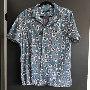 Stone Rose men’s floral shirt. NWT. Size L.